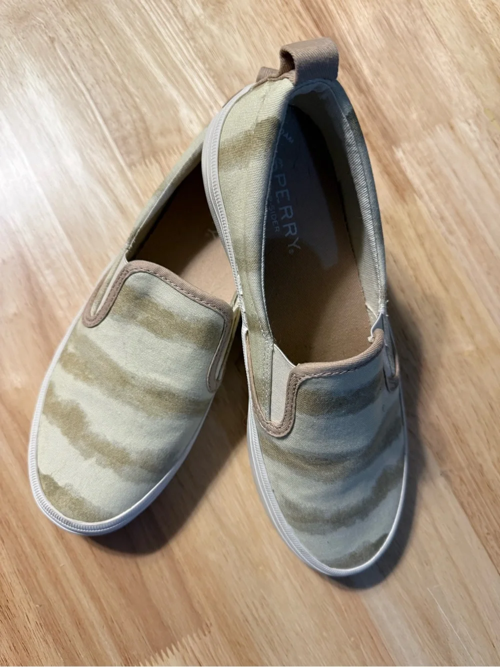 Sperry woman’s Slip-On Sneakers in Beige and Brown Print